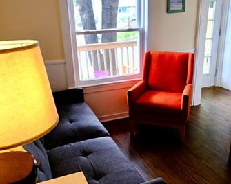 The Landings Inn and Cottages at Old Orchard Beach - Old Orchard Beach - Living room