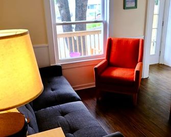 ذا لاندينغز إن آند كوتيدجيز آت أوتشيرد بيتش - أولد اورشيرد بيتش - غرفة معيشة