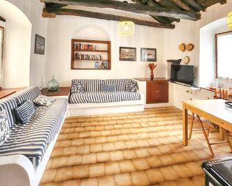 Maison confortable à Rogliano avec terrasse et jardin - Rogliano - Soggiorno