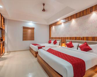 Daan Residency Near Karukapilly Kaloor Palarivattom - Ernakulam - Slaapkamer