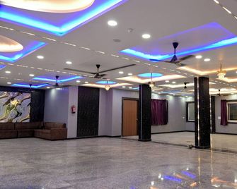 Triveni Hotel And Restaurant - Barsāna - Recepción