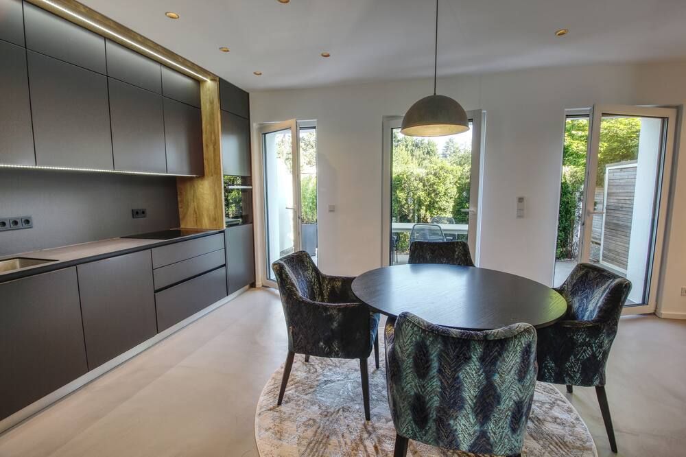 New! Calm City Design-House, U-Bahn, Terrace, Office - Munich - Dining room