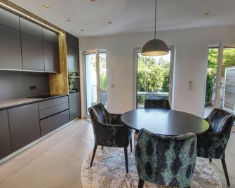 New! Calm City Design-House, U-Bahn, Terrace, Office - Munich - Dining room