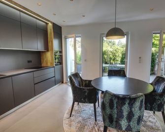 New! Calm City Design-House, U-Bahn, Terrace, Office - Munich - Dining room