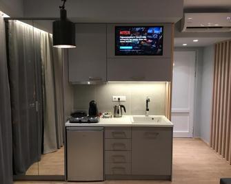 Preveza Suite Stay - Préveza - Kitchen