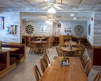 Ramada by Wyndham Keystone Near Mt Rushmore - קיסטון - מסעדה