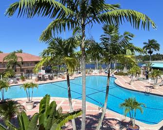 Royal Inn Hotel - Royal Palm Beach - Pool