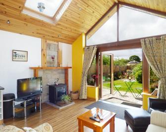 80 New Street - Lismore - Living room