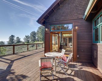 Romantic Ridgetop Escape w/ Hot Tub Near Mendocino - Albion - Balcón