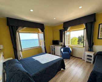 Hotel L'Isola - Santa Marinella - Schlafzimmer