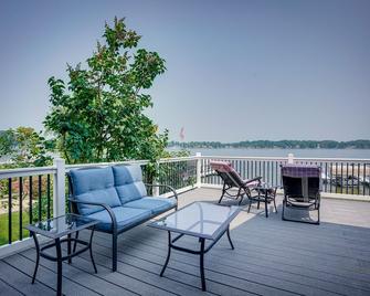 Lakefront Syracuse Home with Deck and Private Dock! - Syracuse - Balcony