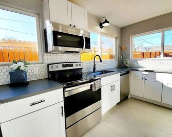 Cozy Globeville Home Close to Highlands and Rino - דנבר - מטבח