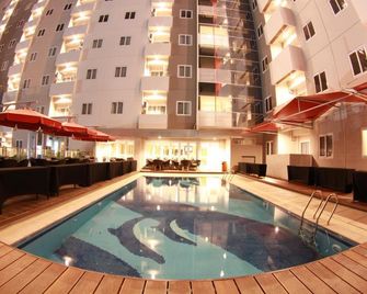 Mg Suites Hotel Semarang - Semarang - Pool