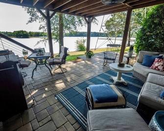 Lake House with amazing lake views - Inman - Patio