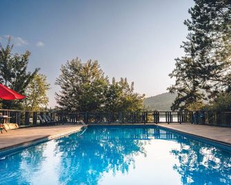 Lakefront Mountain View - Resort Access Loft - Lac-Supérieur - Uima-allas