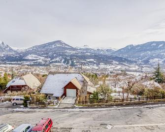 Les Fauvettes - appartement vue imprenable sur montagne - Embrun - Edificio