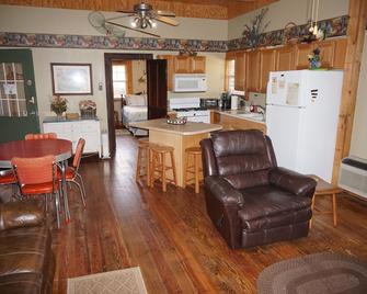 Watauga River Cabins-Hemlock - Johnson City - Living room