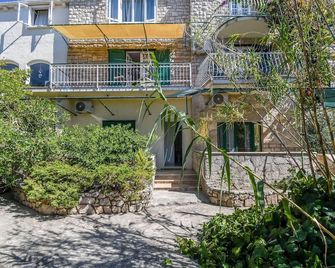 Apartment Brane - Bol - Edificio