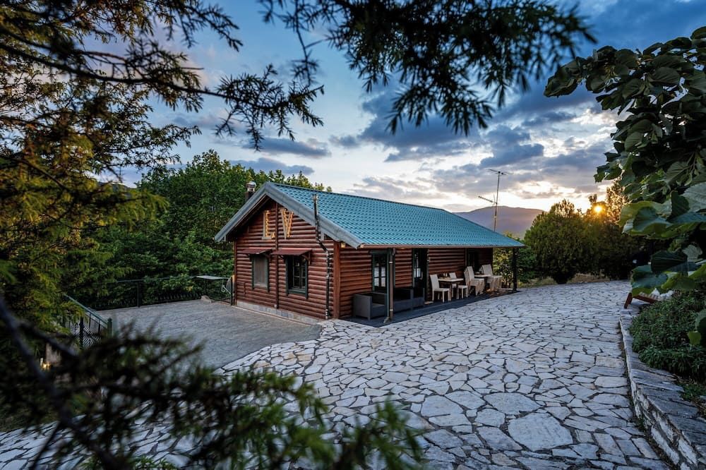 تشاليت ليكوريزي فيليدج