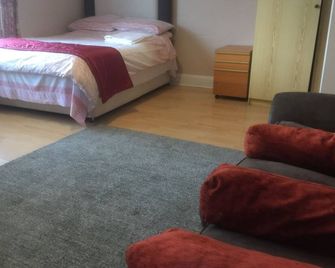 Dach Apartments - Cozy 3 Bed Apartment In Hendon - London - Bedroom