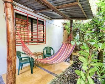 Tropical Sands Dominical Eco Inn - Dominical - Patio