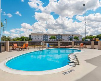 Comfort Inn Wichita Falls North - וויצ'יטה פולס - בריכה