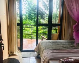 Natures Guesthouse - Kampala - Habitación
