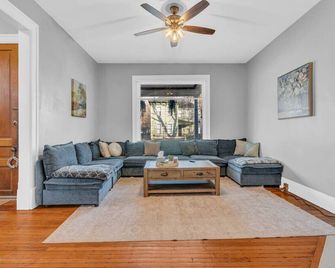 Old Northside 4 BR/2 BA w/ dedicated office/gym - Indianapolis - Huiskamer