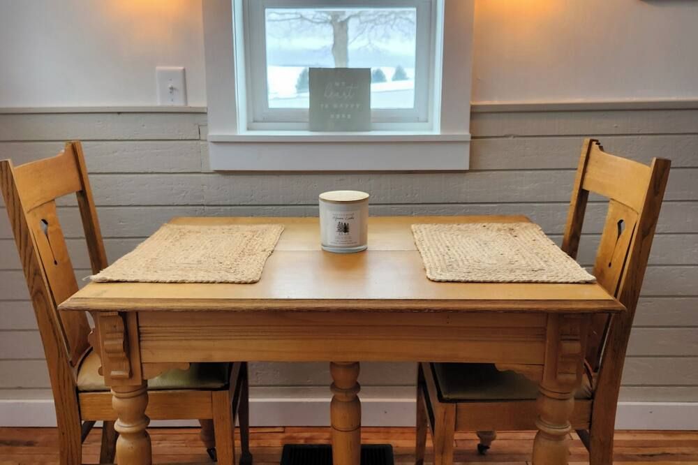 Cozy 1-bedroom cottage on a horse farm 15 minutes from Traverse City