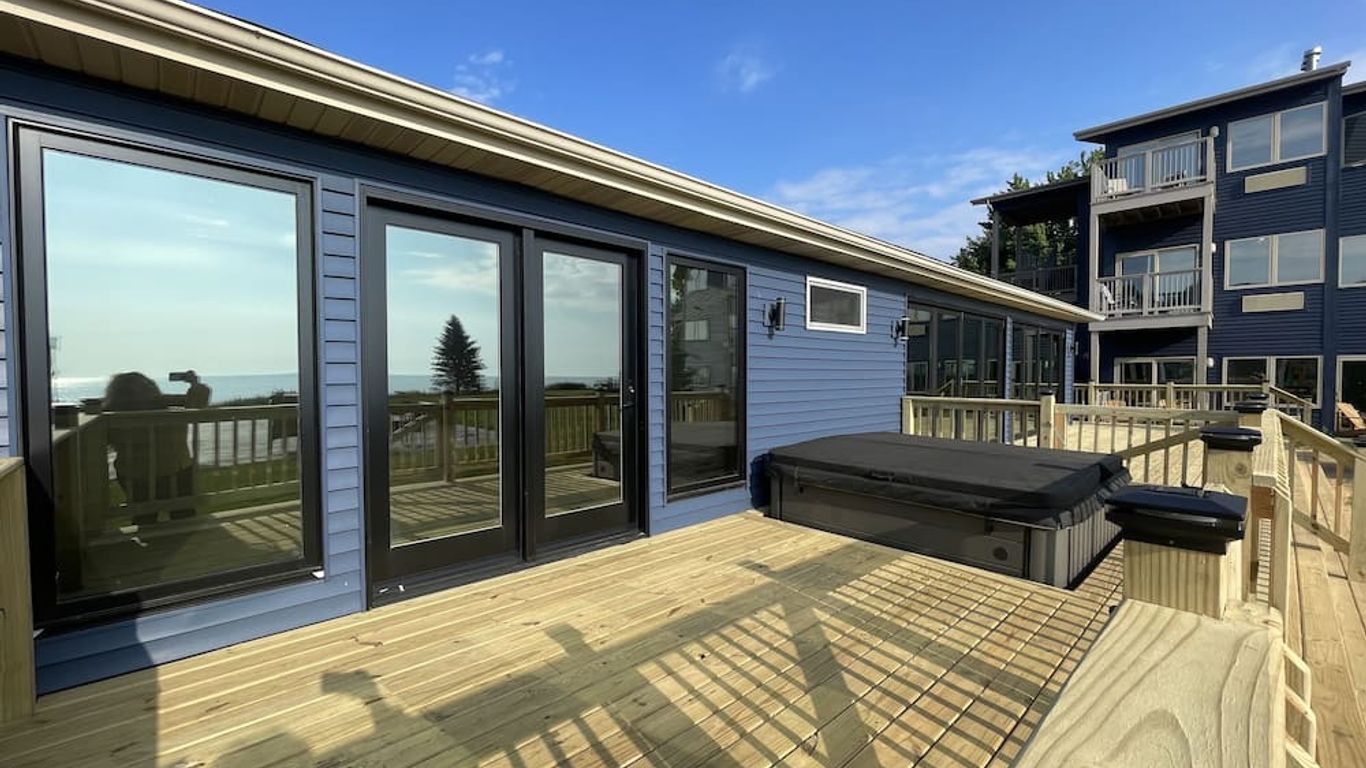 Lake Bluff Inn and Suites