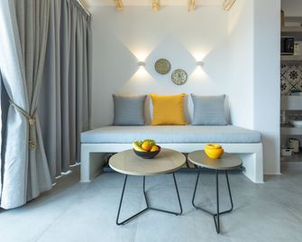 Aelia Suites - Adamantas - Living room