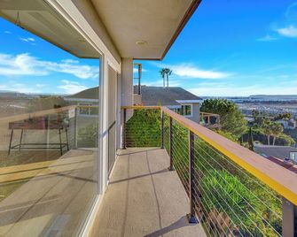 Elevated Mission Hills Oasis ~ Balconies ~ Views - San Diego - Balcony