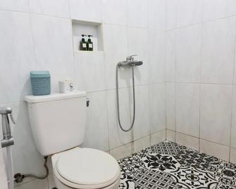 37 Guesthouse - Yakarta - Baño