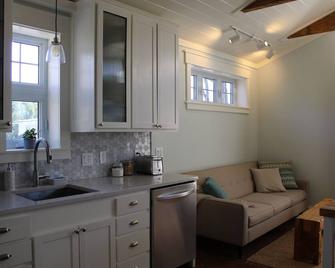 Custom Designed Carriage House - Close to the City with a Farmhouse Feel - Colchester - Kitchen