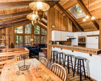 17B Tylers Timber Lodge - North Wawona - Salle à manger