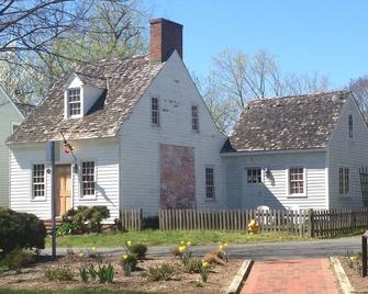 John Bruff Waterview Cottage - on Harbor and on Park - In Town St. Michaels! - Saint Michaels - Building