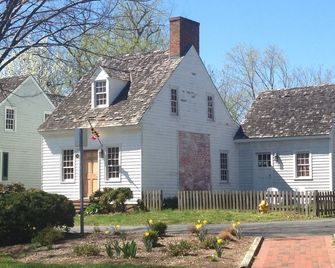 John Bruff Waterview Cottage - on Harbor and on Park - In Town St. Michaels! - Saint Michaels - Edificio