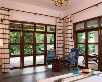 Tikitam Palms Boutique Hotel - Pongwe - Wohnzimmer