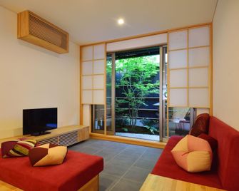Guest House Sowaka Kyoto - Kyoto - Living room
