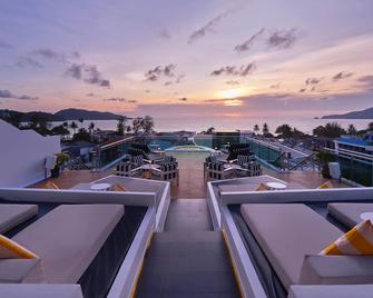 The Kee Resort & Spa - פאטונג - מרפסת