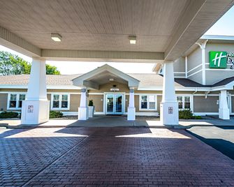 Holiday Inn Express & Suites Iron Mountain By IHG - Iron Mountain - Edificio