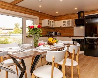 Villa Rose & Spa - Ozolnieki - Comedor