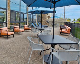 Hampton Inn Detroit/Belleville-Airport Area - Бельвіль - Балкон