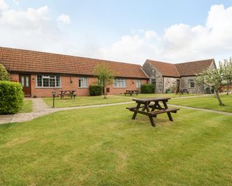 Owls Retreat - Weston-super-Mare - Outdoors view