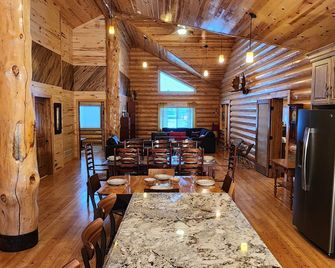 Beargrass Lodging & Rv Resort - Hungry Horse - Restaurant