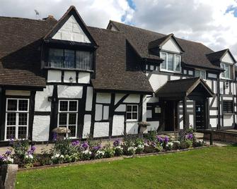 The Thatch Inn - Gloucester - Building