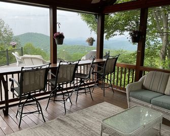 Wow! Mountain Views West Jefferson, Boone, Todd Cabin Rental - Todd - Balcón