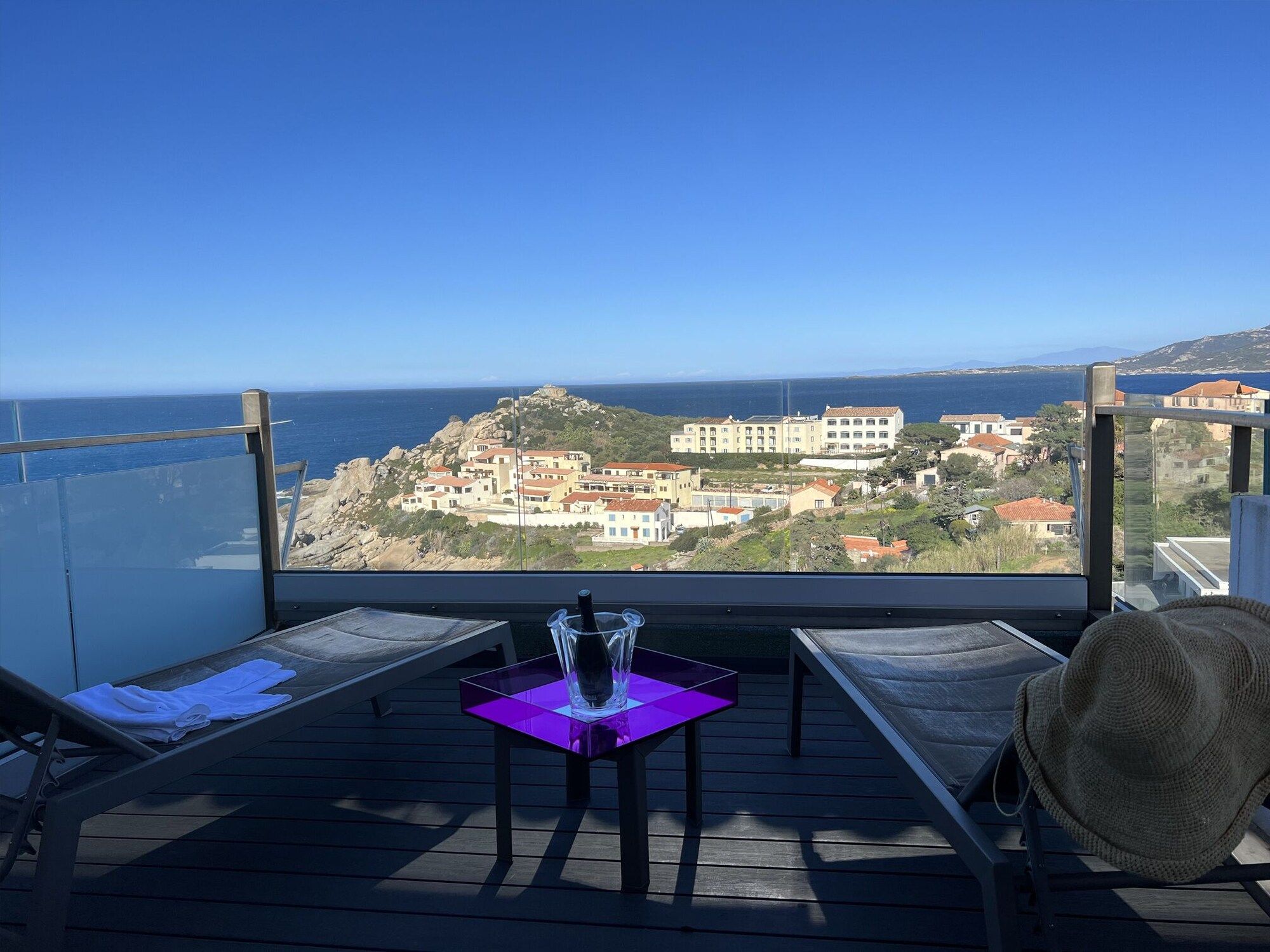 Hotel Revellata - קאלבי - מרפסת