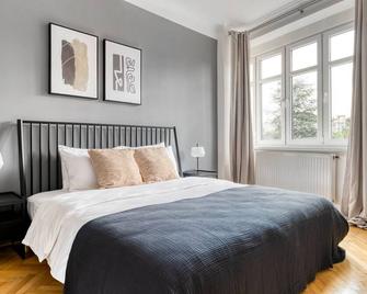 Airy Hietzing 4BR w/ Community Garden & Private Terrace, by Blueground - Vienne - Chambre