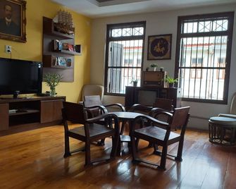 Phuket Sunny Hostel - עיירת פוקט - חדר אוכל